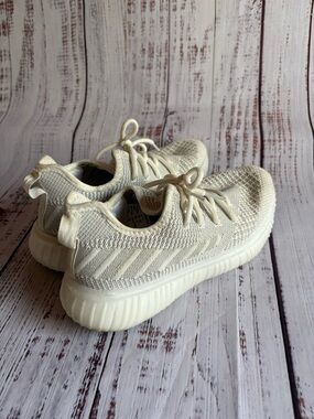 Womens Avia Cream Knit Lace-Up Athletic Sneakers